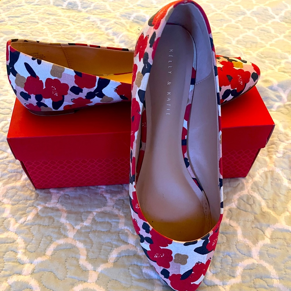 Women’s Size 11 Floral Flats